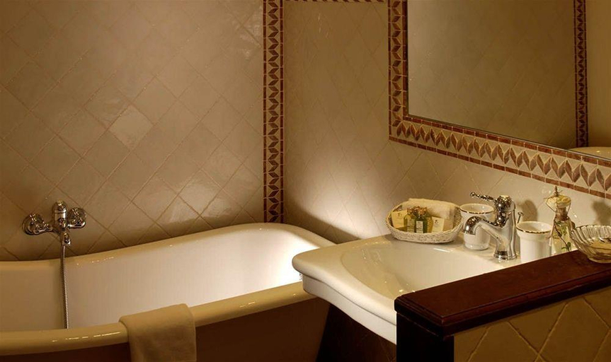 Bathroom 5, La Métairie, Dordogne