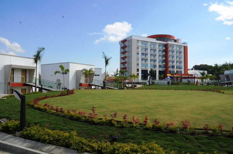 Exterior & Views