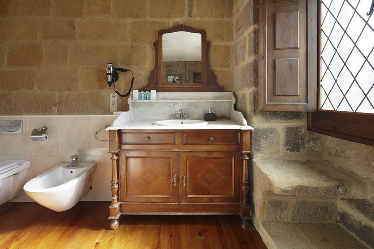 Bathroom 4, Relais du Silence Saiaz Getaria Hotela, Guipúzcoa