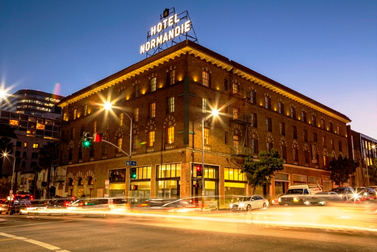 Exterior & Views