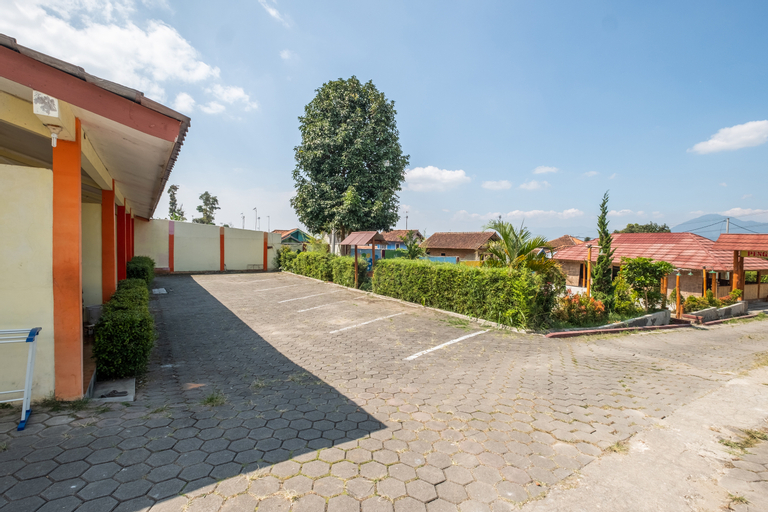 Exterior & Views 1, RedDoorz @ Pondok Winagung Ciwidey, Bandung