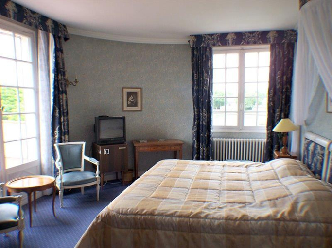 Bedroom, Logis Hostellerie Saint Pierre, Eure