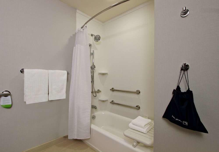 Bathroom 5, Courtyard by Marriott Victoria, Victoria
