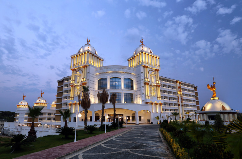 Exterior & Views