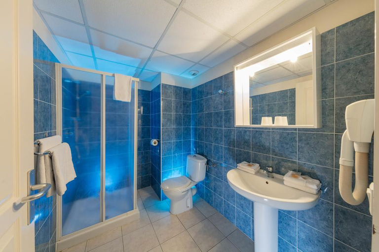 Bathroom 5, Le Grand Cap, Alpes-Maritimes