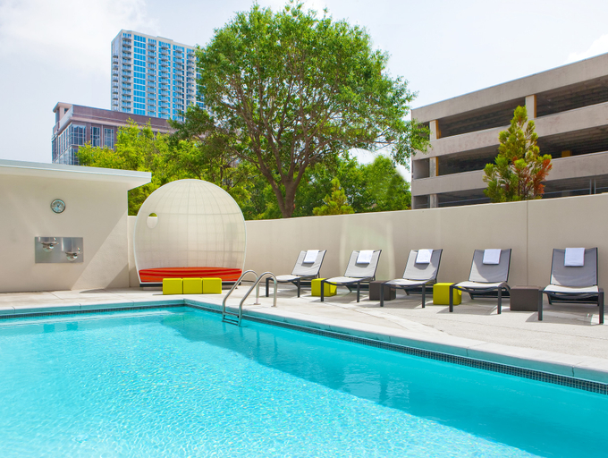 Sport & Beauty 2, Aloft by Marriott Atlanta Downtown, Atlanta
