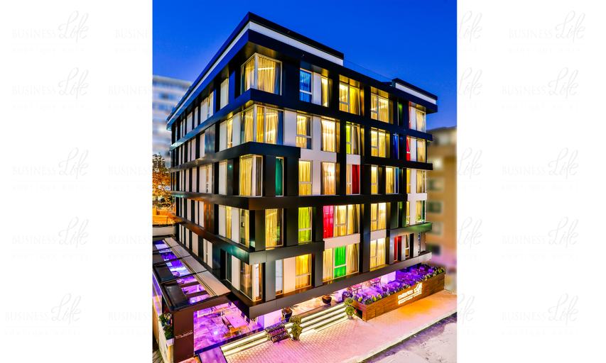 Exterior & Views