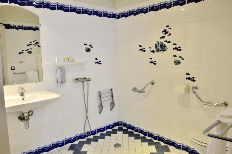 Bathroom 4, Hôtel du Sauvage, Seine-et-Marne