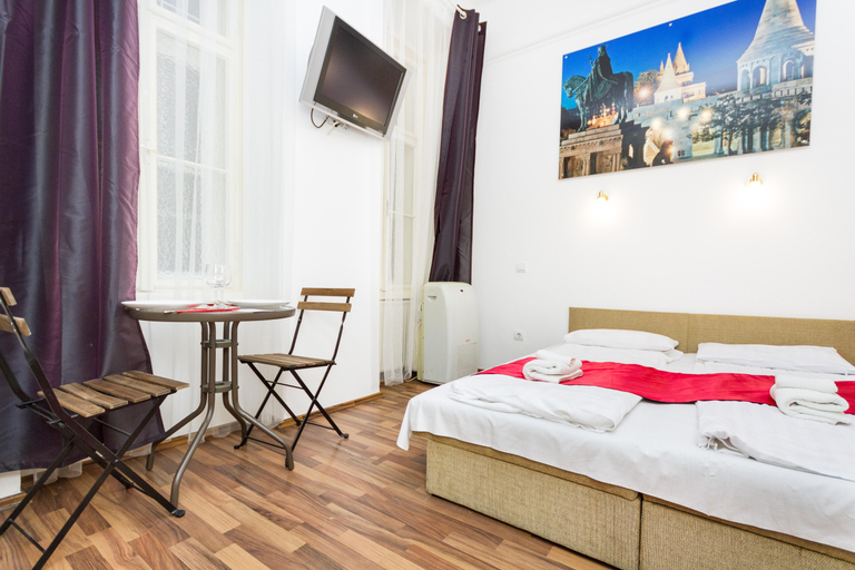 Bedroom 4, Opera Garden Apartments, Budapesti