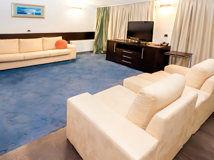Bedroom 2, Mirta, Sali