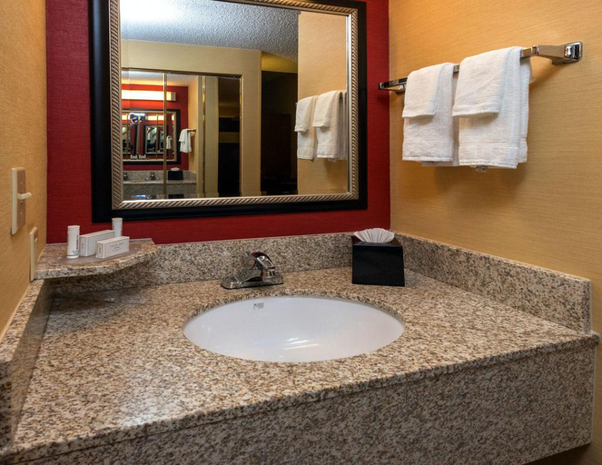 Bathroom 5, Courtyard Winston-Salem Hanes Mall, Forsyth