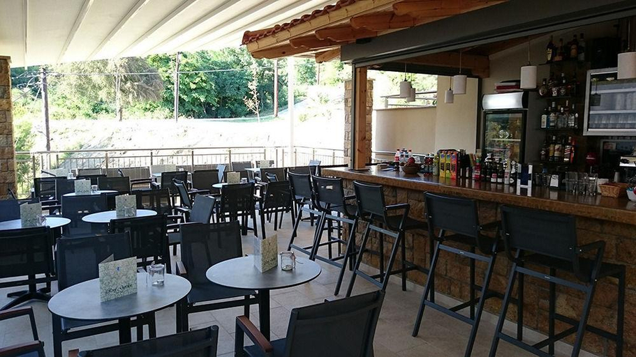 Food & Drinks