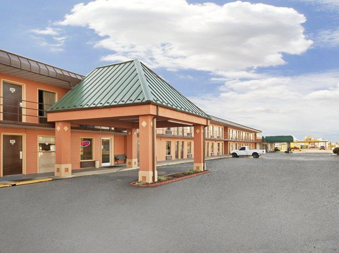 Exterior & Views 3, Rogers Inn, Benton