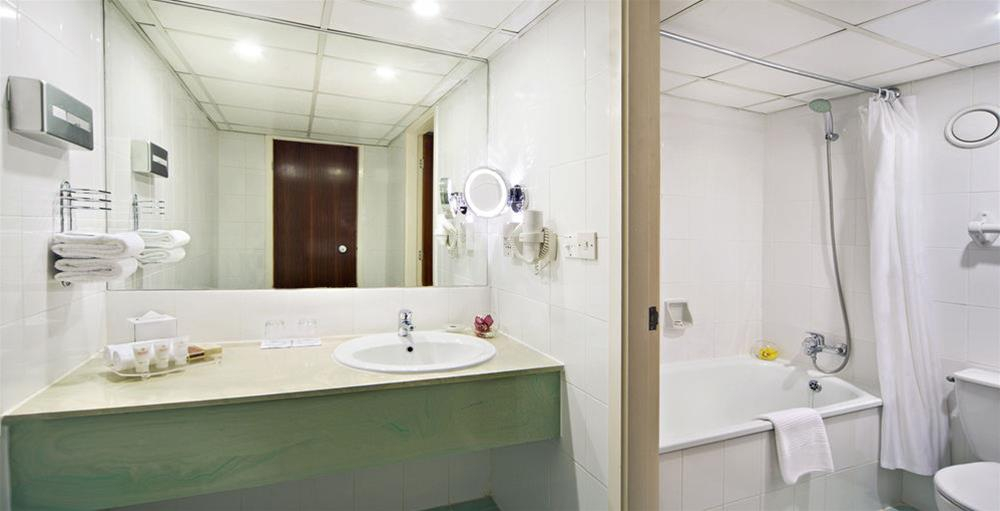 Bathroom 5, Dhafra Beach Hotel