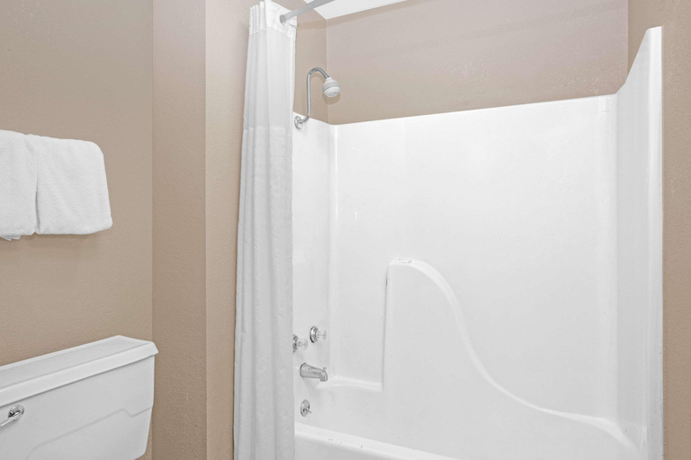 Bathroom 4, Days Inn by Wyndham Monroe LA, Ouachita
