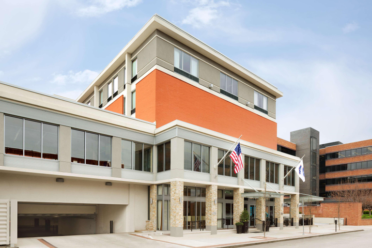 Exterior & Views 2, Hampton Inn & Suites Clayton/St. Louis-Galleria MO, Saint Louis