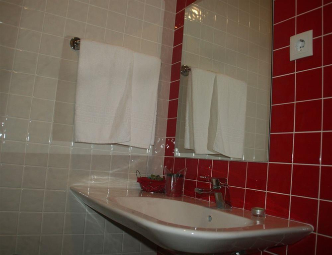 Bathroom 4, Residencial Alcides, Ponta Delgada