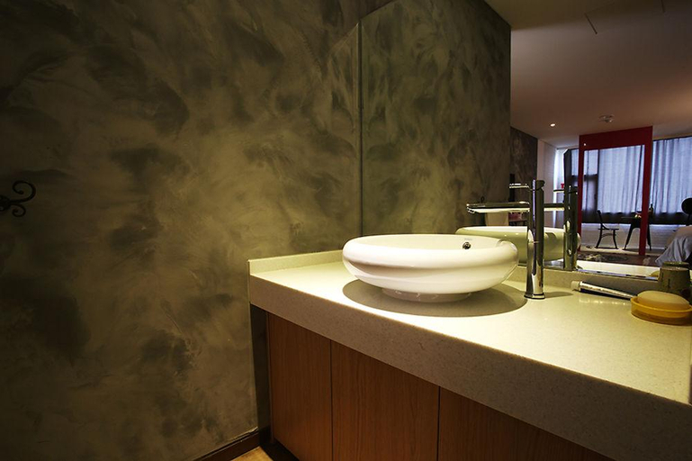 Bathroom 2, K city Hotel, Dong-daemun