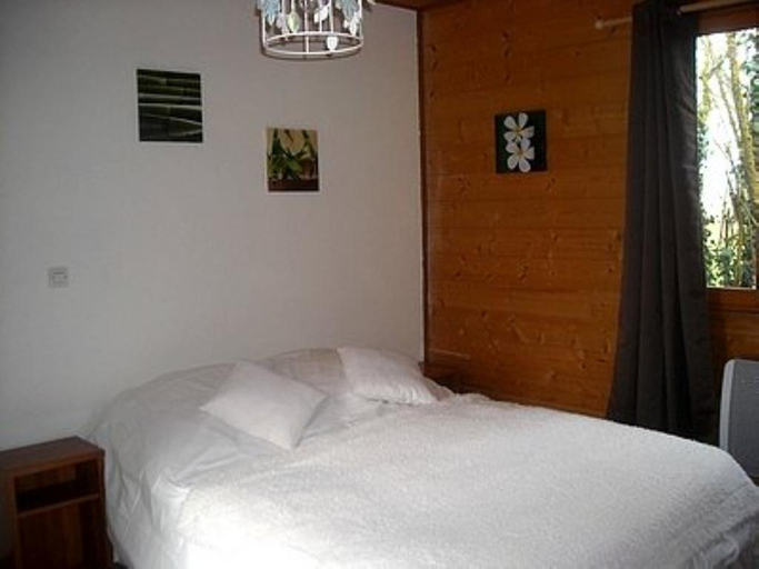 Bedroom 4, LOGIS AUBERGE DES AULNETTES, Calvados