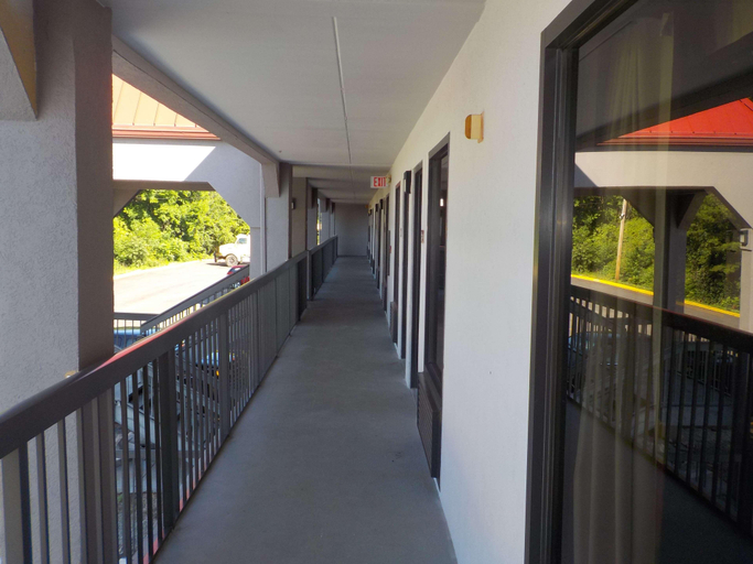 Public Area 3, SureStay Hotel by Best Western Lenoir City, Loudon
