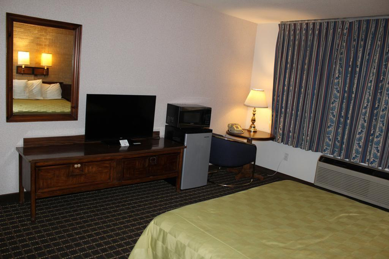 Bedroom 4, Motel 6 Grand Rapids, MI - Northeast, Kent