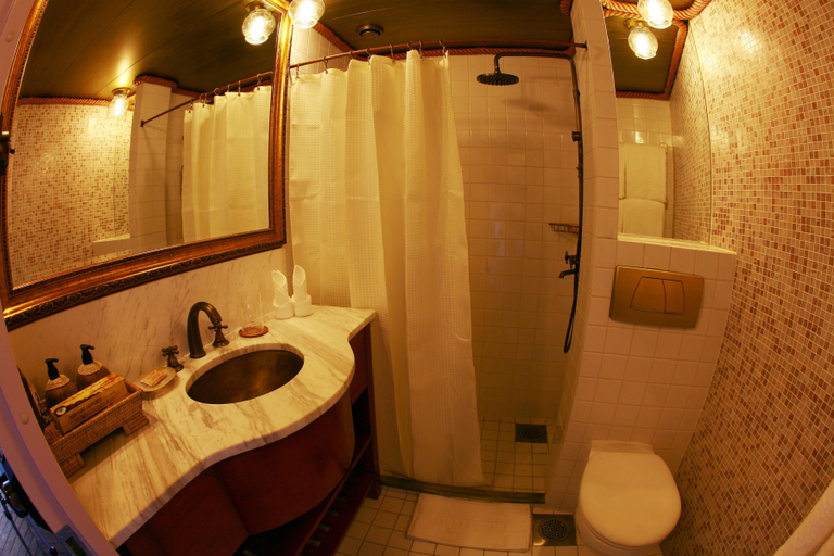 Bathroom 5, Vintage Luxury Yacht Hotel, Yangon