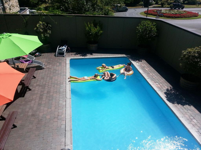 Sport & Beauty 2, Base Rotorua Hostel, Rotorua
