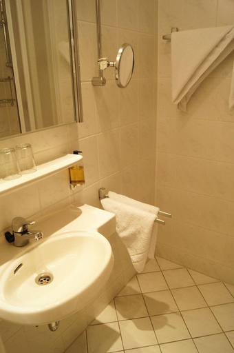 Bathroom 3, Hotel Vivaldi Berlin am Kurfürstendamm, Berlin