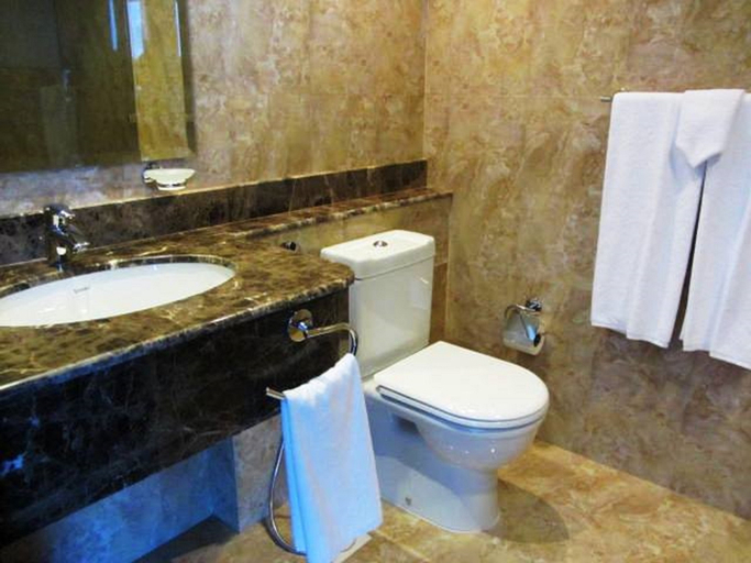Bathroom 5, Tulip Hotel and Suites