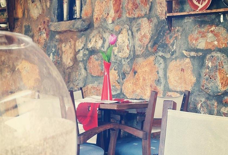 Others 5, Sunny Hill – Adults only 16+, Crete