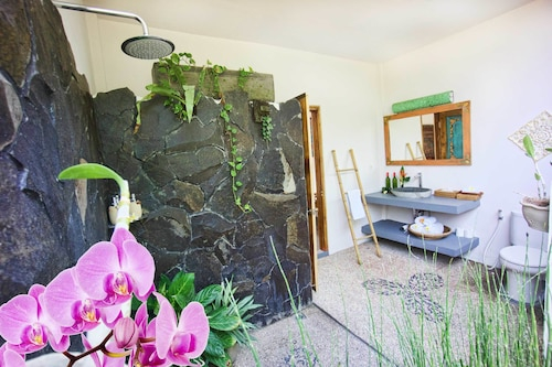 Floating Leaf Eco-Luxury Retreat, Gianyar