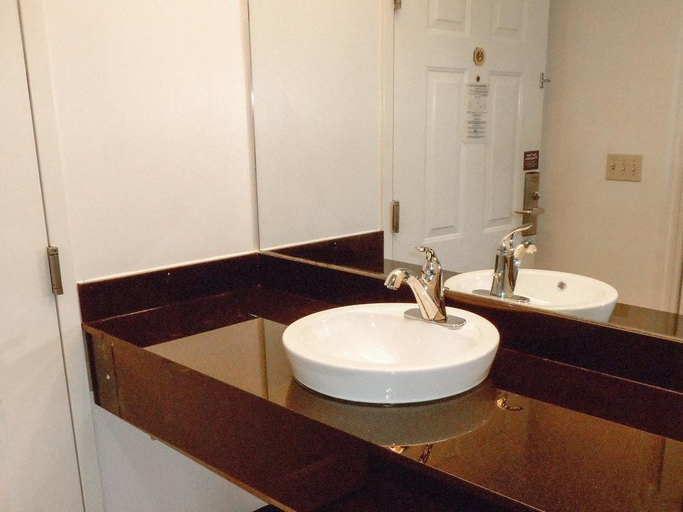 Bathroom 4, Motel 6 Shreveport, Caddo