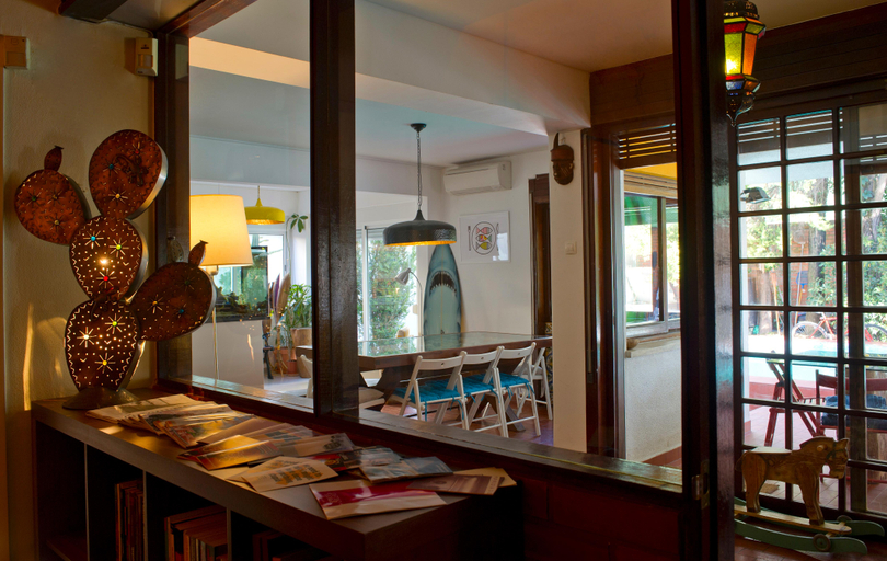 Public Area, Carcavelos Surf Hostel, Cascais