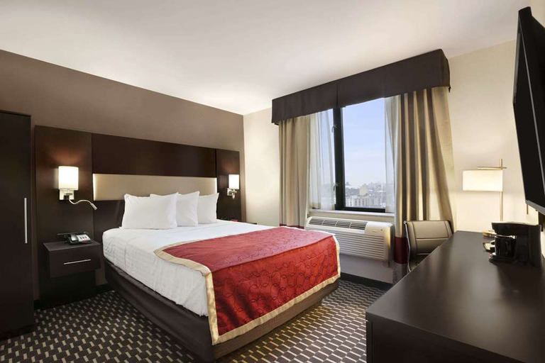 Bedroom 3, AirTrain Plaza Hotel JFK Airport, New York