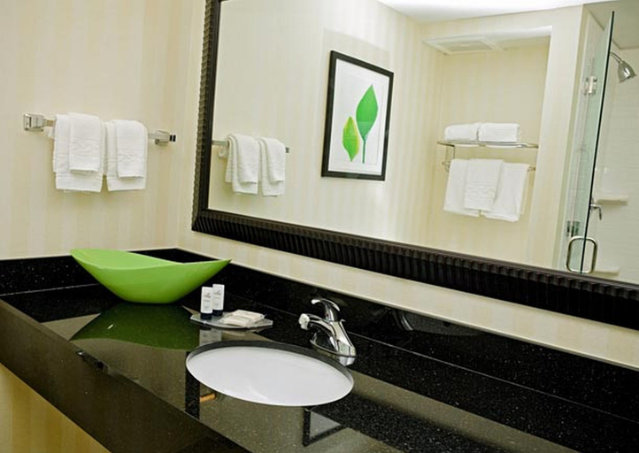 Bathroom 5, Fairfield Inn & Suites Columbia Northeast, Richland