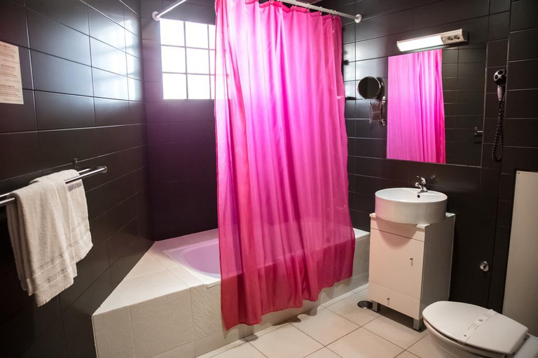 Bathroom 5, Hotel Laitau, Setúbal