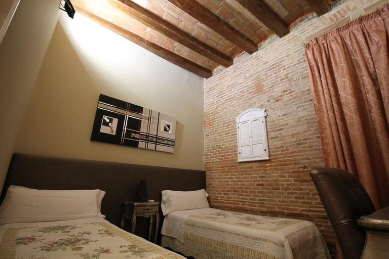 Bedroom 5, Orleans, Barcelona