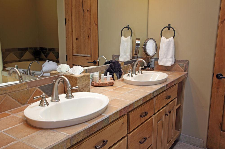 Bathroom 4, Inn at Entrada, Washington