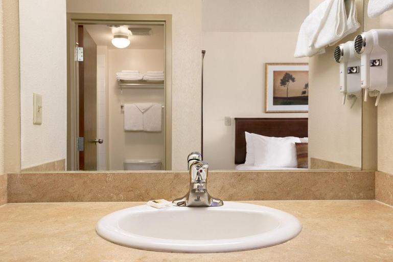 Bathroom 5, Grande Cache Inn & Suites, Division No. 18