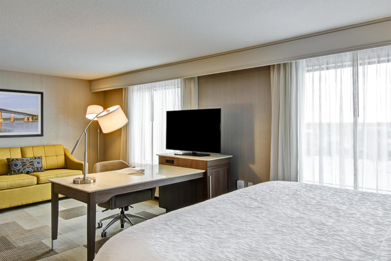 Bedroom 3, Hampton Inn & Suites by Hilton Saskatoon Airport, Division No. 11