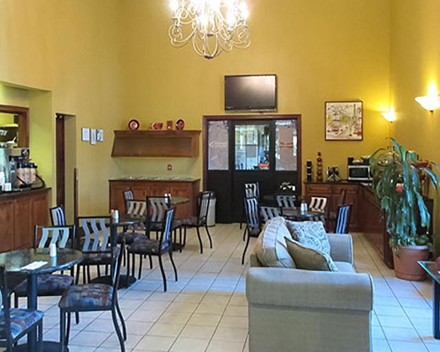 Food & Drinks, Comfort Inn & Suites Mccomb, Pike
