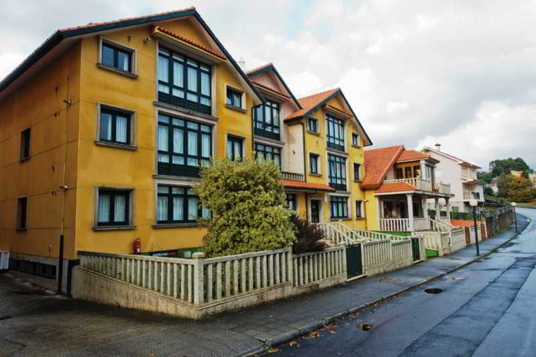 Exterior & Views