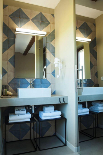 Bathroom 4, Masia Mas De Cebrian, Teruel