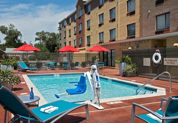 Sport & Beauty 4, TownePlace Suites Dodge City, Ford