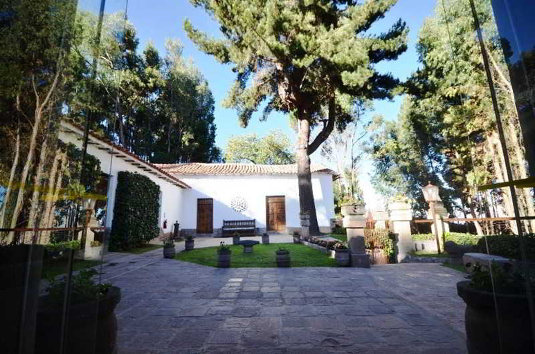 Exterior & Views
