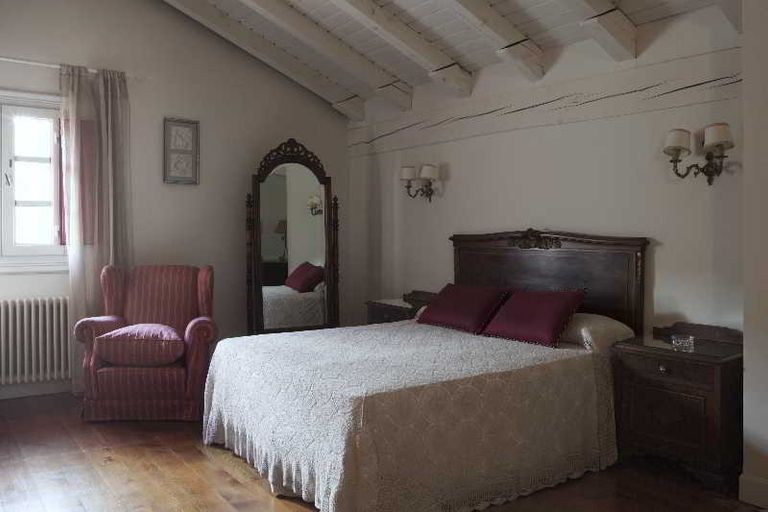 Bedroom 2, Hotel Iraragorri, Vizcaya