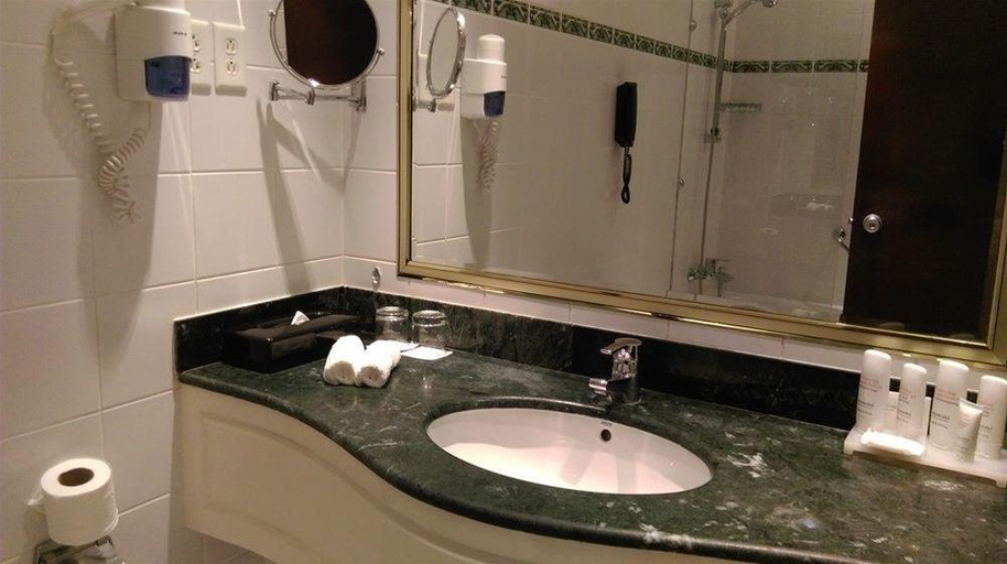 Bathroom 4, Radisson Blu Yanbu, Yanbu