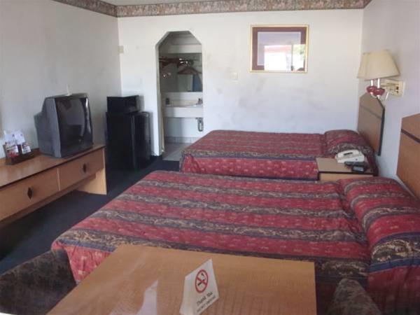 Bedroom 1, Knights Inn Globe, Gila