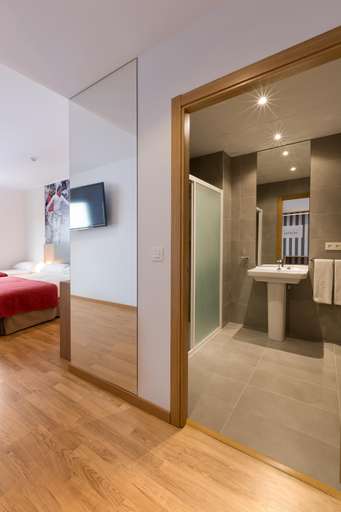 Bedroom 4, IRAIPE Hostal Pamplona, Navarra