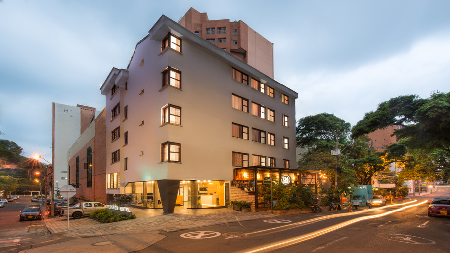 Exterior & Views